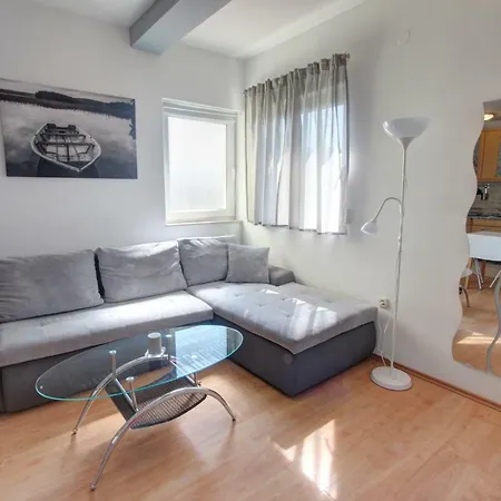 Apartman Pula プーラ